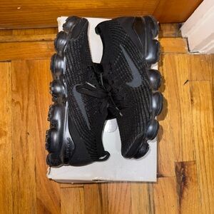 Black Vapormax Flyknit 3